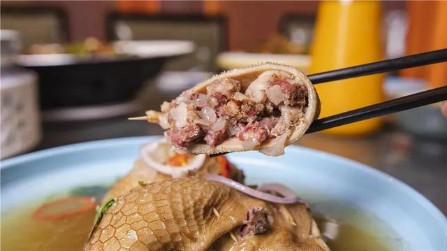 正宗的大羊肚包肉，好吃到汤汁都剩不下