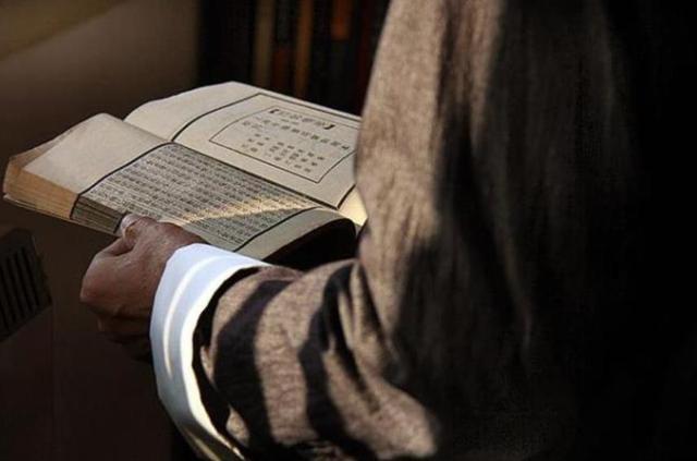 过山峰入屋意味着什么，枕下放三物进财不寻路