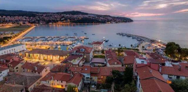 南斯拉夫解体成了哪个国家，解体后一分为七