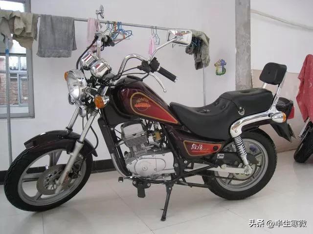 厦门轻骑摩托车，轻骑摩托车种类介绍（轻骑牌15型摩托车送电报的摩托车）