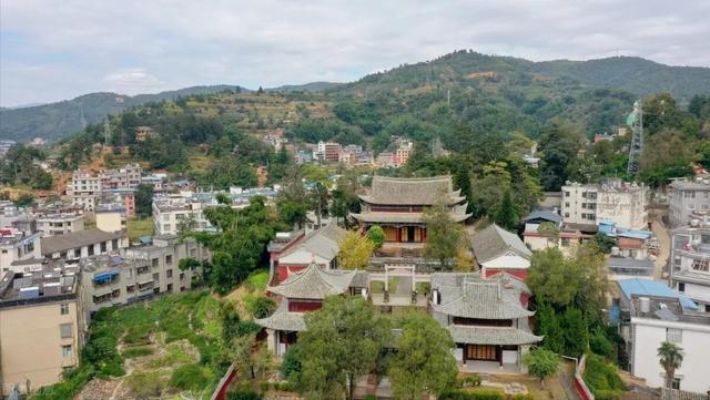 北回归线标志园，昆明墨江北回归线标志园（游客排队喝井水：就会生双胞胎）