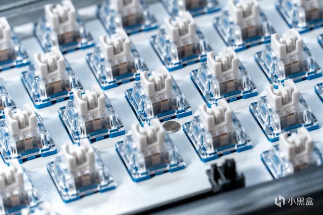 机械键盘推荐100-200 黑轴，樱桃轴已死谁在蹦迪