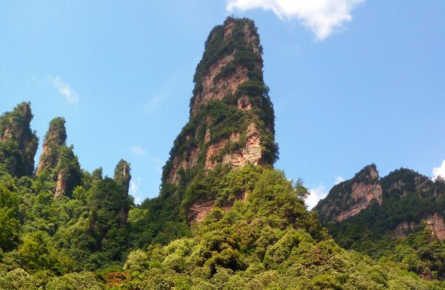 得天独厚的庐山风景，白云伴晚霞 街火点苍穹