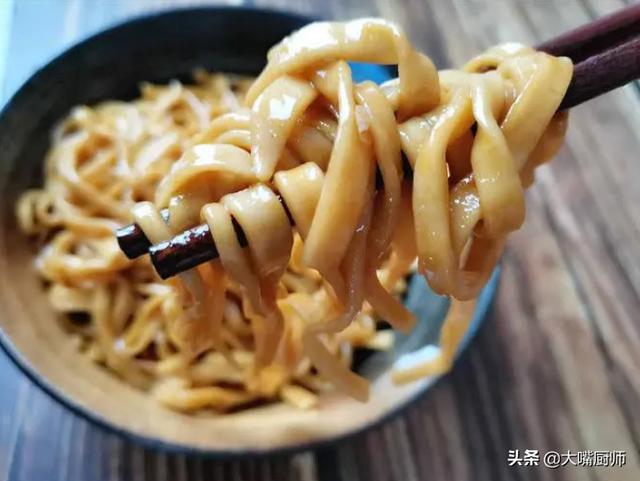 家庭自制手擀面怎么和面，和面别只会加水