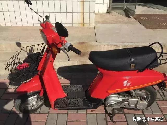 济南轻骑摩托车，轻骑摩托车种类介绍（轻骑牌15型摩托车送电报的摩托车）