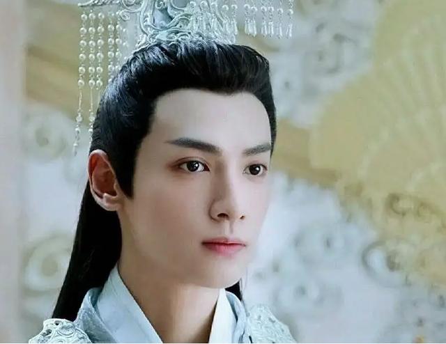明星身高排行榜，30位当红男明星身高对比（男明星跟关晓彤同框暴露真实身高）