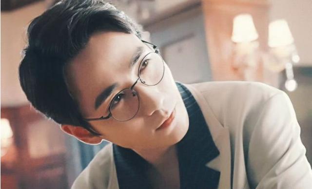 盘点那些眼睛里有星辰大海的男星，那些戴上眼镜就有斯文败类感觉的男星