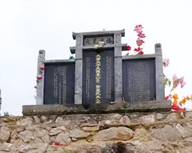 在家翻一百年以前的老族谱，想知道祖上兴不兴旺