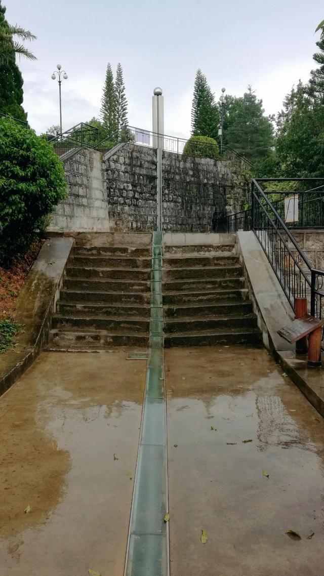 北回归线标志园，昆明墨江北回归线标志园（游客排队喝井水：就会生双胞胎）