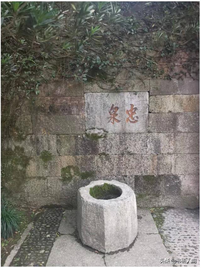 浙江杭州岳庙中的岳飞雕像介绍，西湖边上有座岳王庙