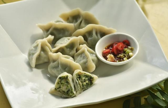 猫可以吃汤圆吗，我劝你千万别给猫吃这些东西（猫不能吃的几样东西是什么）