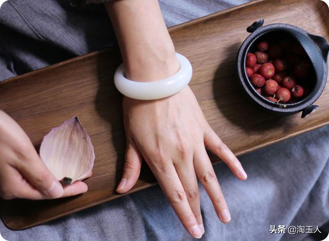 教你如何鉴别玉手镯，关于玉手镯的一切