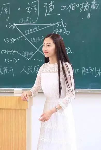 女教师退休年龄，女专业教师退休年龄规定（中小学老师50岁就教不动了）