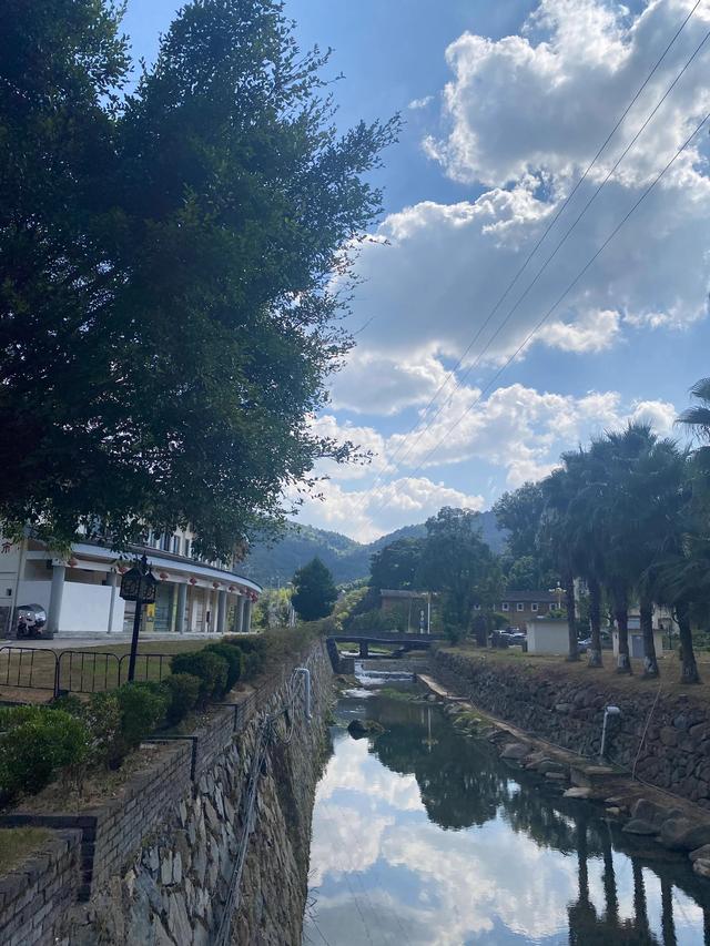 永定土楼和南靖土楼哪个好，福建永定土楼和南靖土楼哪个好（该去永定、南靖、还是华安）