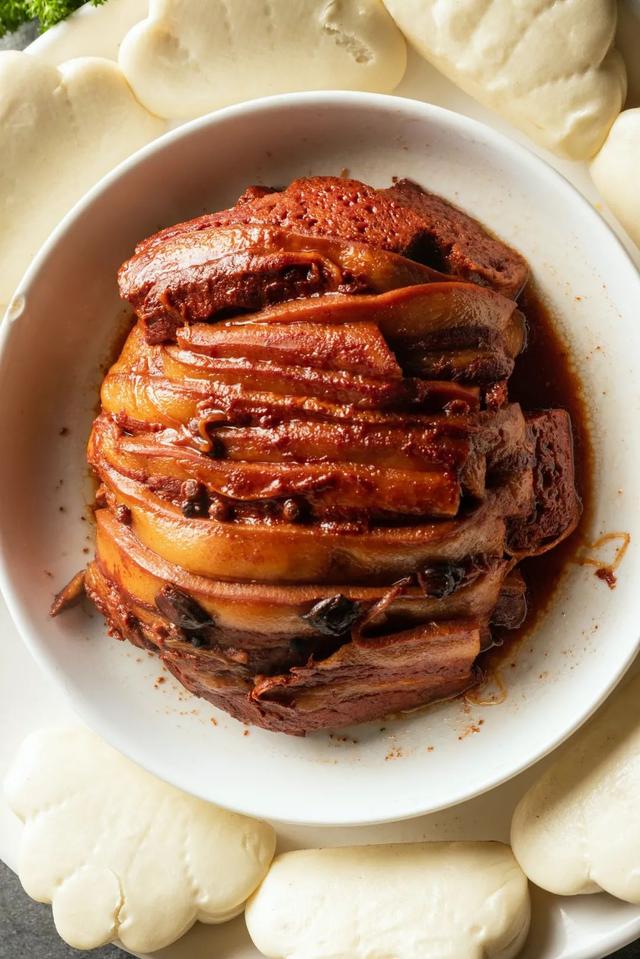 扣肉是哪里的菜，扣肉哪个城市最好吃最有名（为什么芋头会成为“扣肉”这道广东传统名菜中必备的搭配）