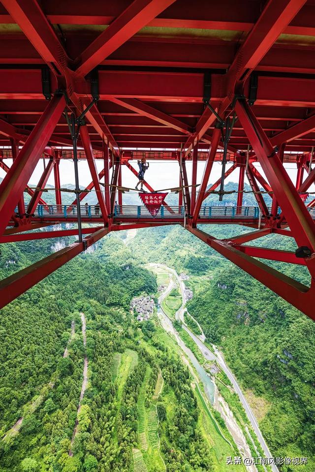 矮寨大桥简介大桥攻略，穿越云上通衢
