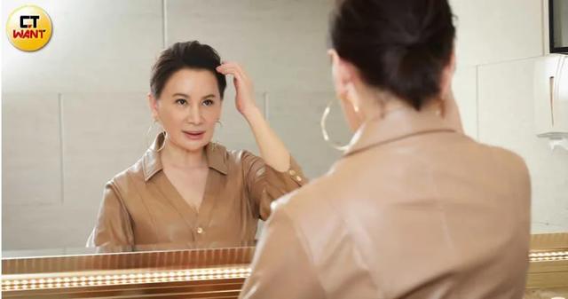 陈亚兰回厦门卫视，陈亚兰获得金钟奖视帝
