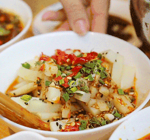云南十八怪美食，云南最难忘的十道美食（云南十八怪之牛奶做成片片卖）