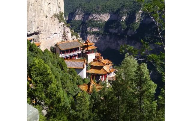 绵山自然风景区在哪里，山西晋中绵山：步步有景