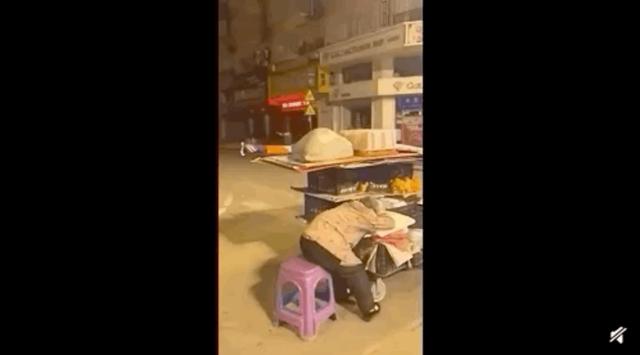 外卖小哥的工作有多辛苦，送外卖，是真辛苦，不丢人！