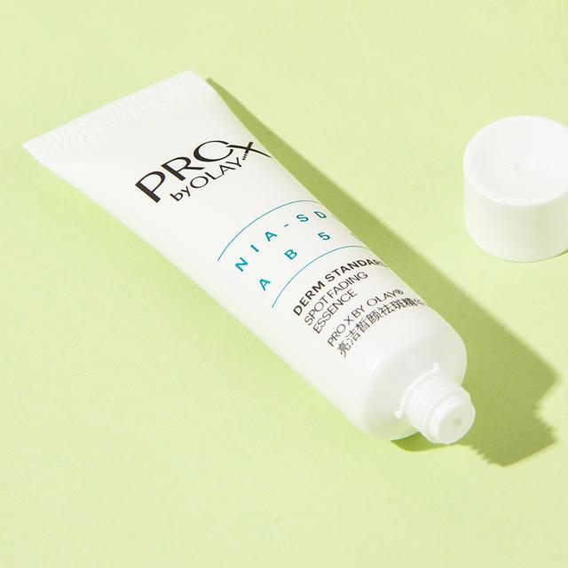 美白精华测评Olay二代淡斑小白瓶VS抗糖小白瓶，公认好用的5款“美白精华液”