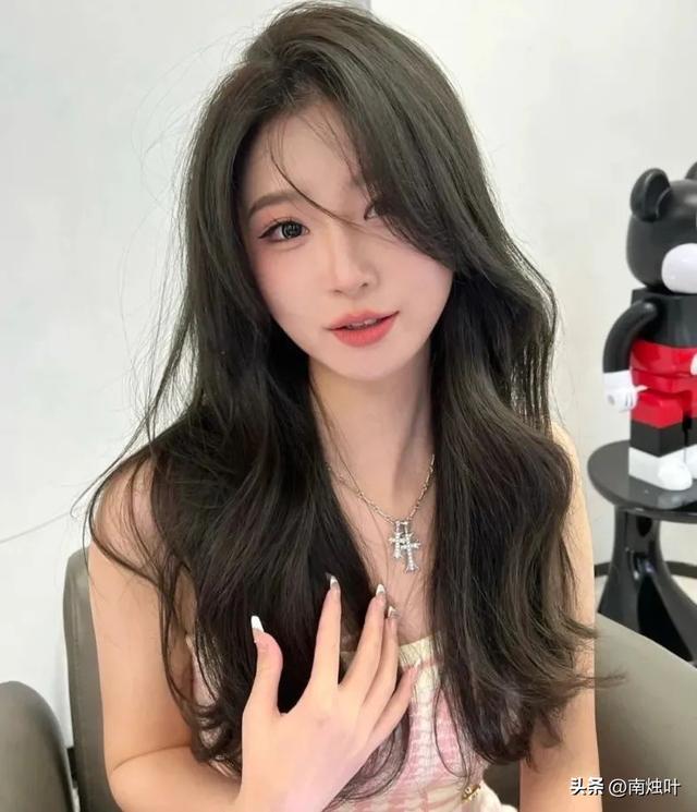 栗棕色染发效果图，女生染发发色推荐奶茶栗棕