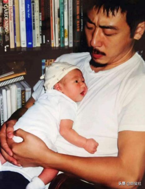 李丰田年轻时候，“李丰田”演间谍刷新人渣下线