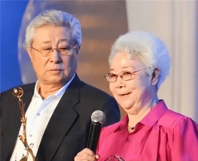 老演员王心刚个人资料，全民偶像无绯闻