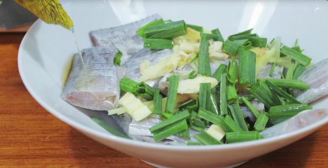 炸带鱼用什么淀粉，炸带鱼用淀粉还是面粉好吃