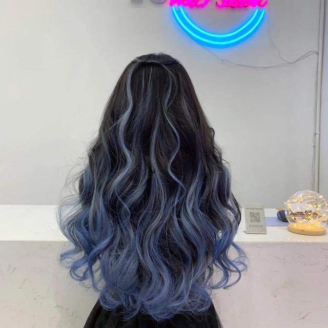 适合染发尾的蓝色系发色，可爱与成熟尽在掌握