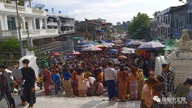 缅甸点灯节完整，实拍缅甸点灯节盛况