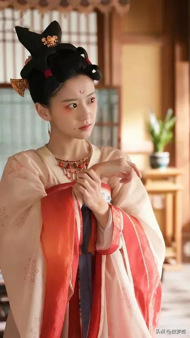 年轻漂亮的包上恩被导演们力捧，包上恩以前（时尚黑洞的她凭什么被陈奕迅宠上天）