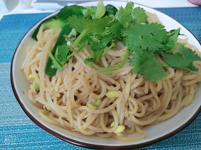 拌面家常做法，鸡蛋酱拌面