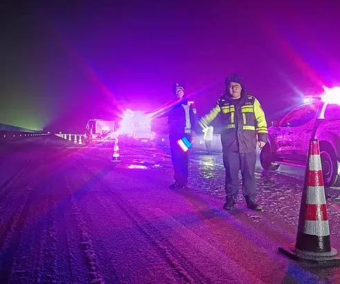 广西哪几个县道路结冰，广西多地出现冰冻、雾凇