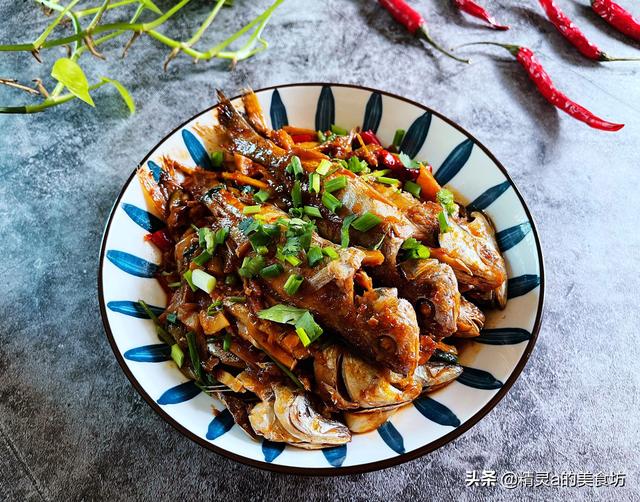 小海鱼怎么做好吃，小海鱼怎么煮才好吃（小黄鱼的简单好吃做法）