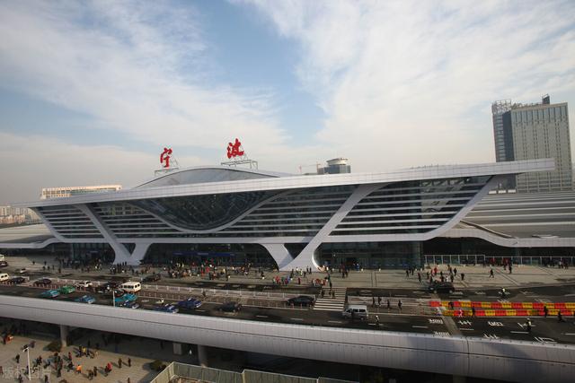 z188次列车，沈阳北站始发的列车（通辽、赤峰、大连方向余票充足）