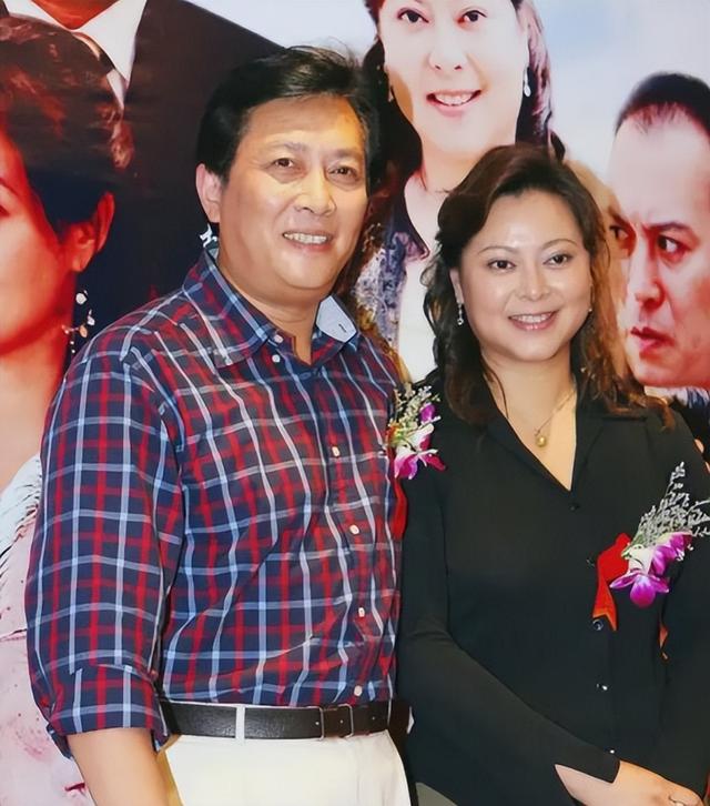 唐国强的妻子是谁，唐国强两段婚姻（唐国强前妻和现任是谁）