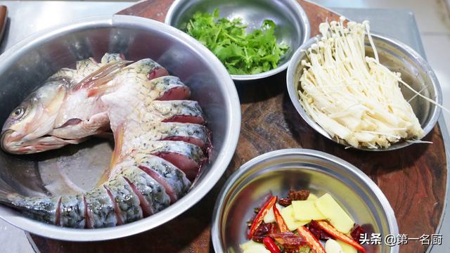 炖鱼放花椒大料吗，炖鱼最好放哪些调料