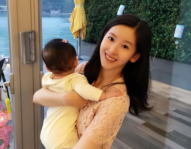 奶茶妹妹章泽天，奶茶妹妹章泽天近照曝光（“奶茶妹妹”章泽天的上位史）