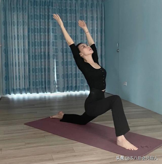 盘点各种女明星的露脐装，这7位女星一个比一个爱秀身材