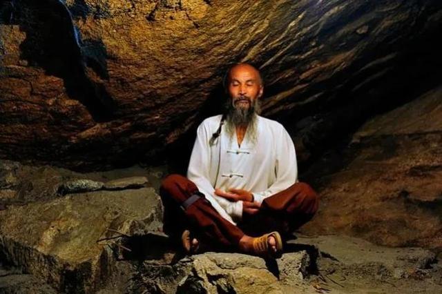 跳蚤效应有什么启示，我们的头顶总有一个假想的瓶盖在限制自己。