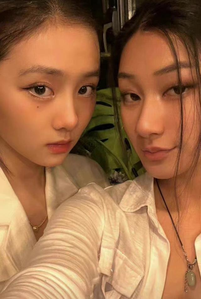 黄多多ins近照，17岁的黄多多变化大