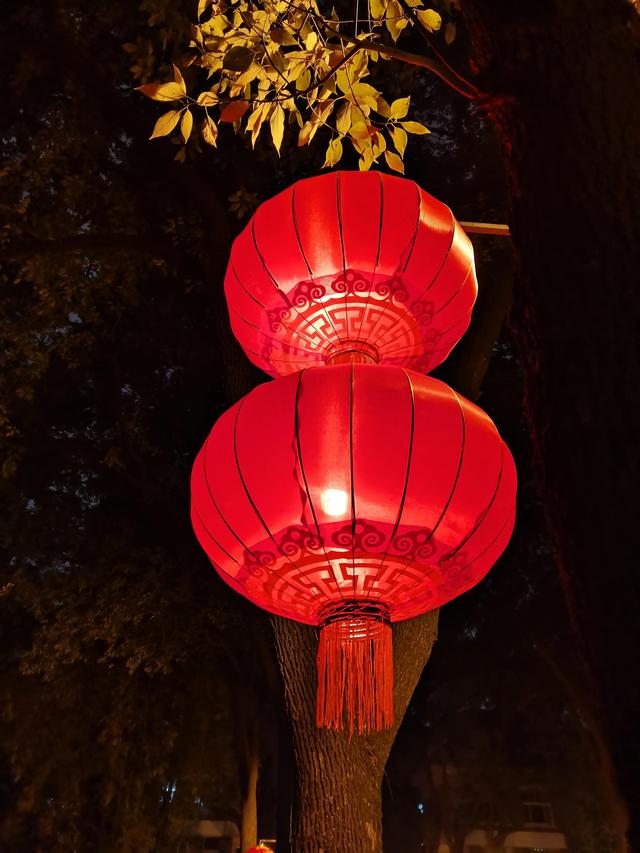 晚来天欲雪下一句，晚来天欲雪（晚来天欲雪能饮一杯无全诗）