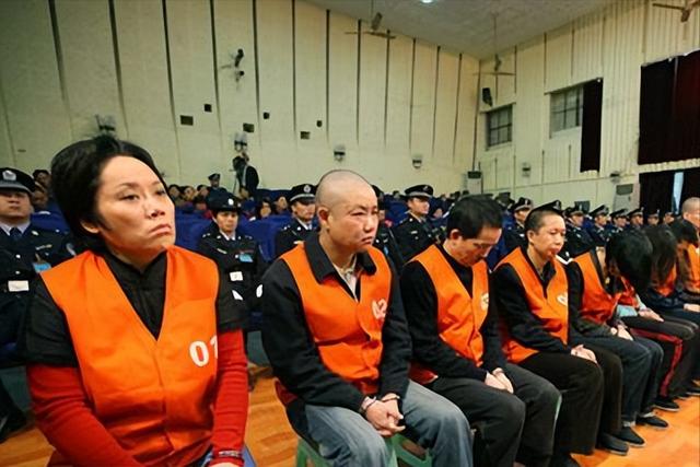 重庆黑老大谢才萍，石艳萍案（重庆“黑帮教母”谢才萍）