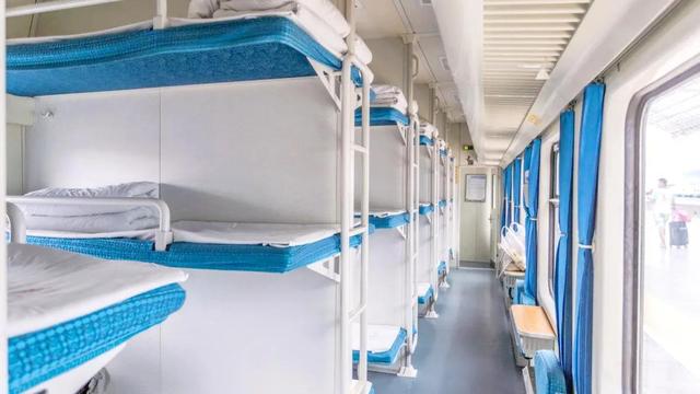 卧铺上中下哪个好，火车上最好的卧铺（中国火车卧铺的4大等级）