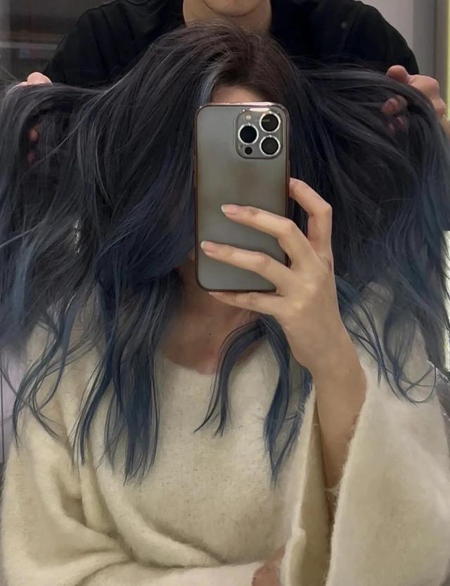 适合染发尾的蓝色系发色，可爱与成熟尽在掌握