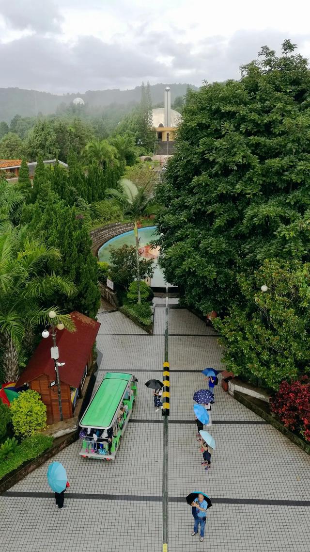 北回归线标志园，昆明墨江北回归线标志园（游客排队喝井水：就会生双胞胎）