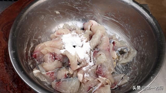 炖鱼放花椒大料吗，炖鱼最好放哪些调料