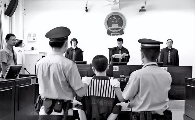 湖南刘汉大案，曾命黑老大照顾其子,暗中助黑帮将对手“灭门”