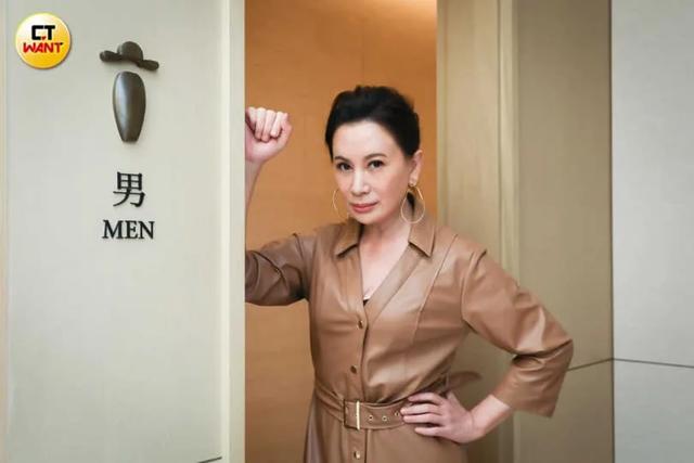 陈亚兰回厦门卫视，陈亚兰获得金钟奖视帝